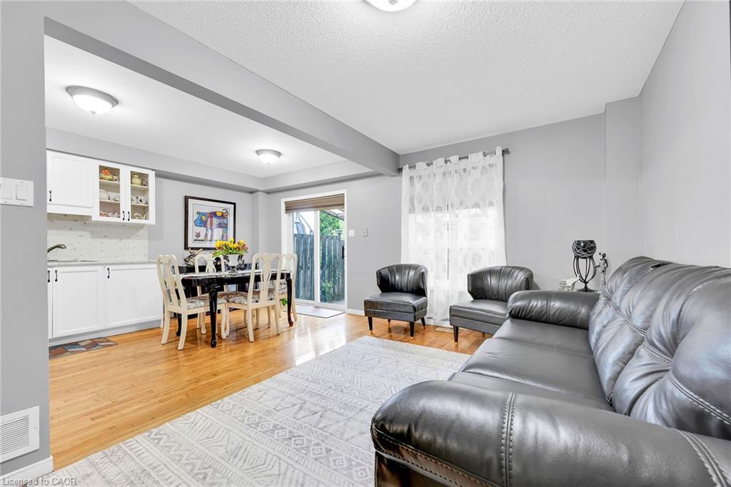 5 Vulcan Court, Hamilton, ON - Indoor Photo Showing Living Room