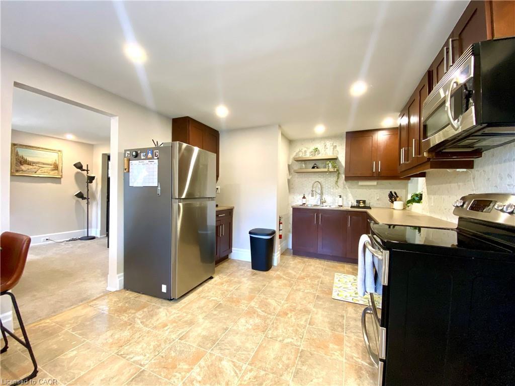 358 Dundas Street E, Hamilton, ON - Indoor Photo Showing Kitchen