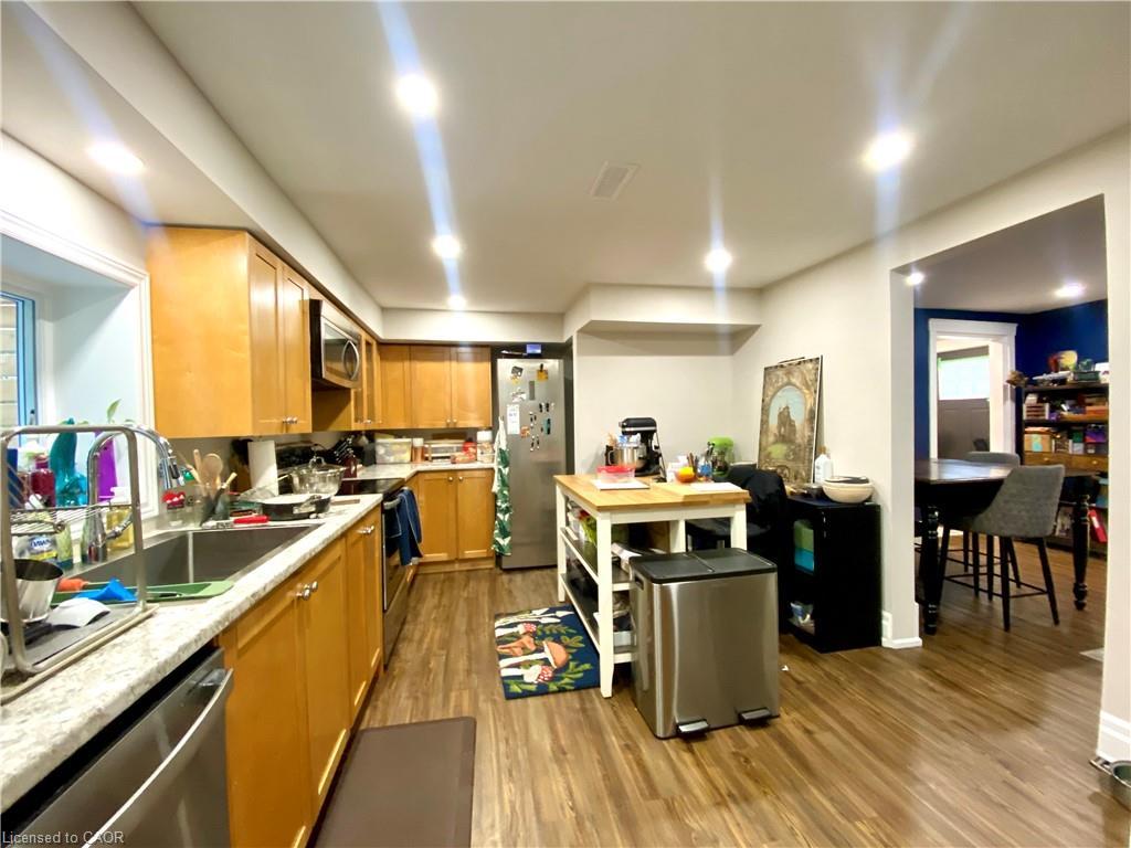 358 Dundas Street E, Hamilton, ON - Indoor Photo Showing Kitchen