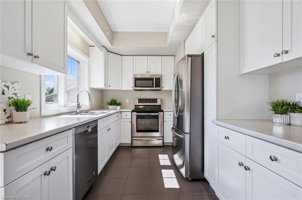 13-39 Kay Crescent, Guelph, ON - Indoor Photo Showing Kitchen