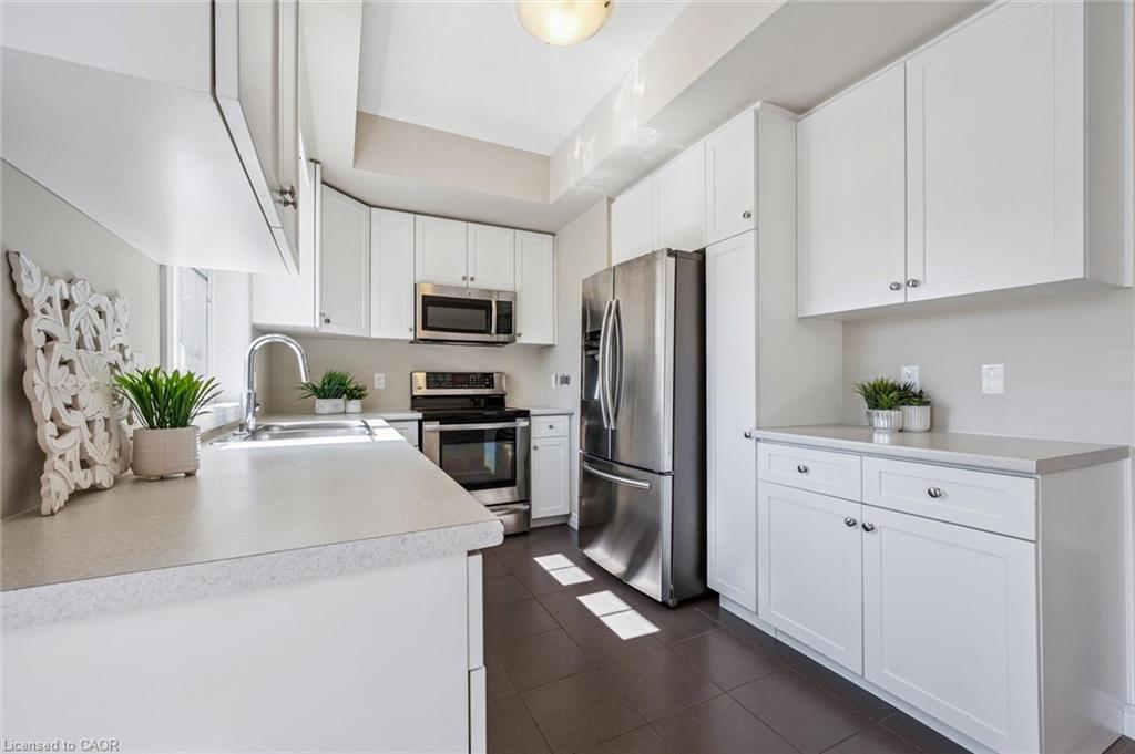 13-39 Kay Crescent, Guelph, ON - Indoor Photo Showing Kitchen