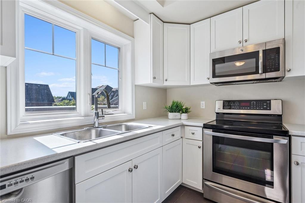 13-39 Kay Crescent, Guelph, ON - Indoor Photo Showing Kitchen With Double Sink