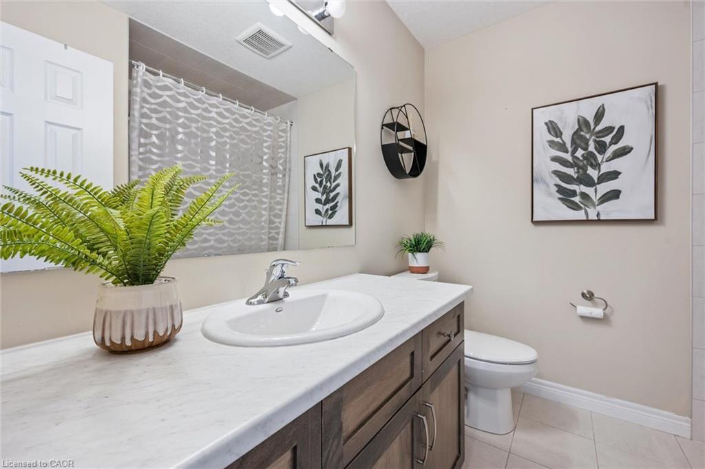 13-39 Kay Crescent, Guelph, ON - Indoor Photo Showing Bathroom