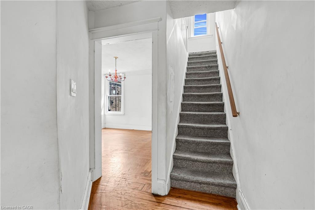 170 Grosvenor Avenue N, Hamilton, ON - Indoor Photo Showing Other Room