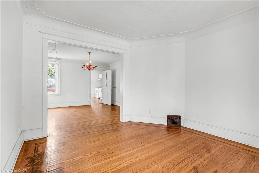 170 Grosvenor Avenue N, Hamilton, ON - Indoor Photo Showing Other Room