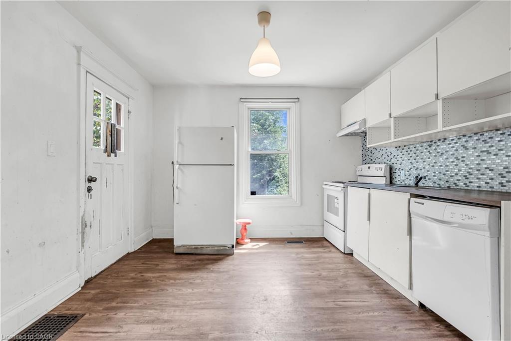 170 Grosvenor Avenue N, Hamilton, ON - Indoor Photo Showing Kitchen