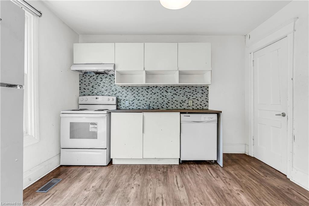 170 Grosvenor Avenue N, Hamilton, ON - Indoor Photo Showing Kitchen