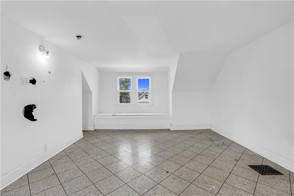 170 Grosvenor Avenue N, Hamilton, ON - Indoor Photo Showing Other Room