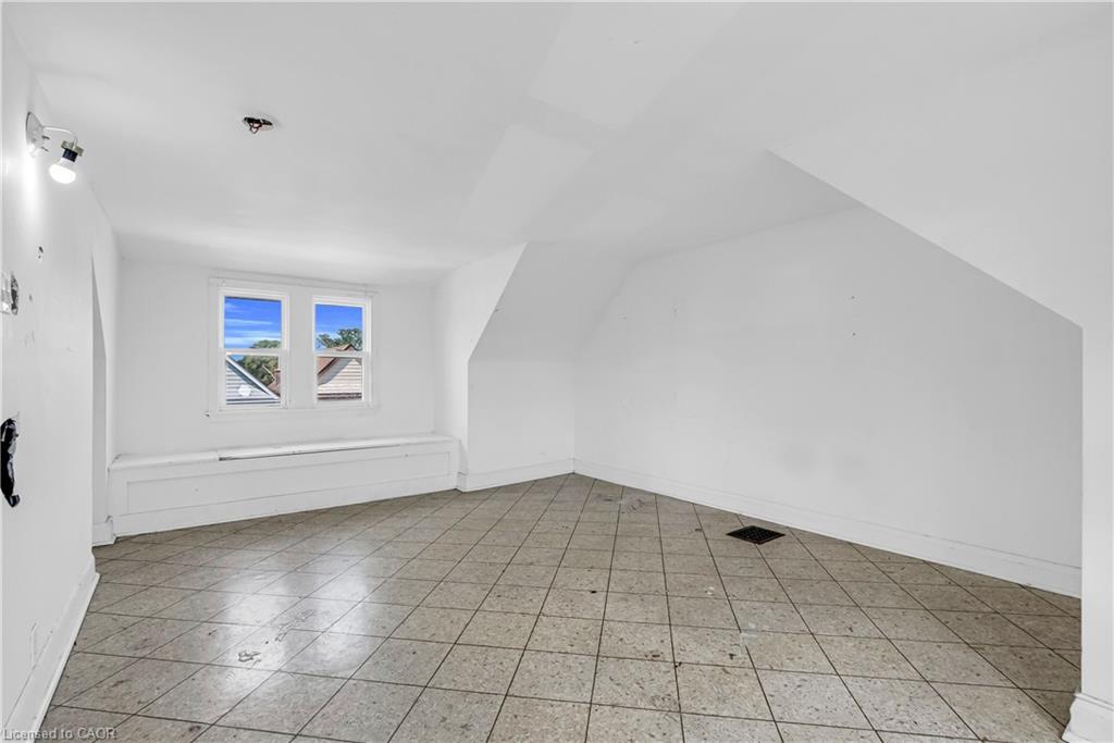 170 Grosvenor Avenue N, Hamilton, ON - Indoor Photo Showing Other Room