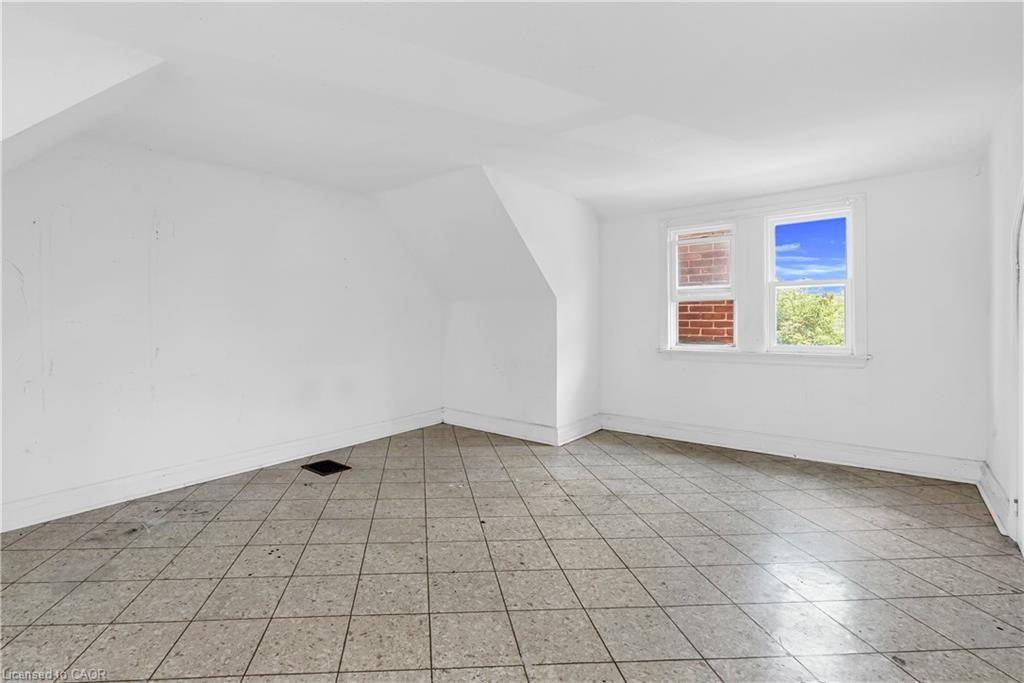 170 Grosvenor Avenue N, Hamilton, ON - Indoor Photo Showing Other Room