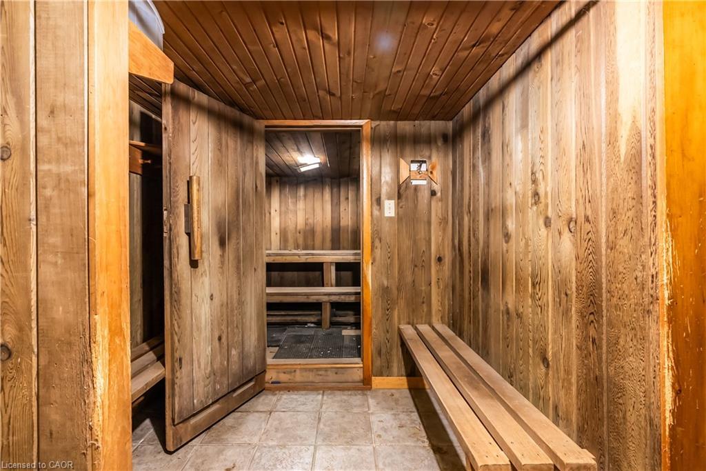 170 Grosvenor Avenue N, Hamilton, ON - Indoor Photo Showing Other Room