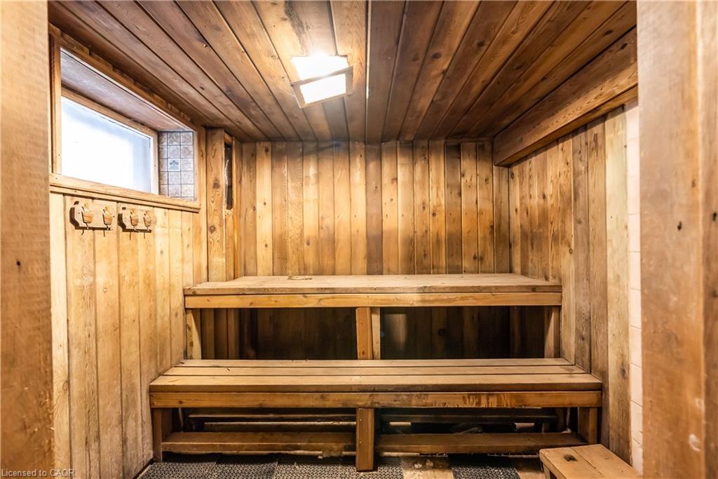 170 Grosvenor Avenue N, Hamilton, ON - Indoor Photo Showing Other Room