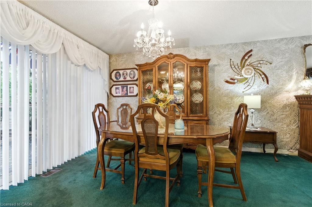 33 Bernard Street, Hamilton, ON - Indoor Photo Showing Dining Room