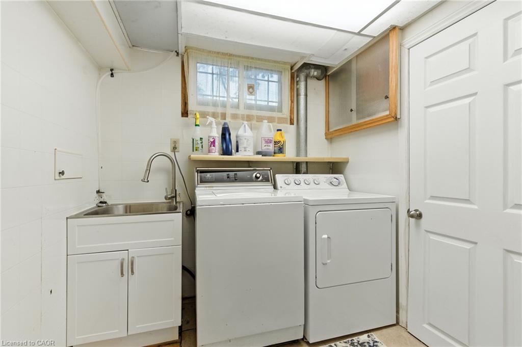 33 Bernard Street, Hamilton, ON - Indoor Photo Showing Laundry Room