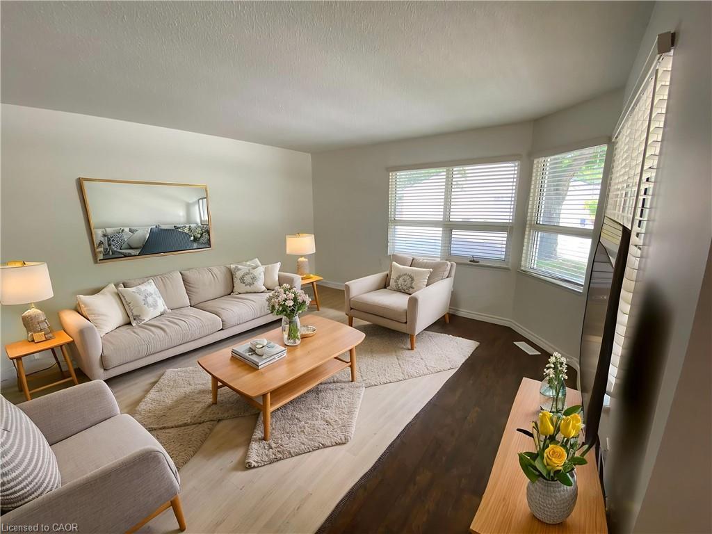 1 Szollosy Circle, Hamilton, ON - Indoor Photo Showing Living Room