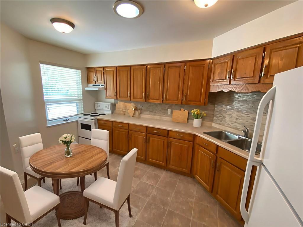 1 Szollosy Circle, Hamilton, ON - Indoor