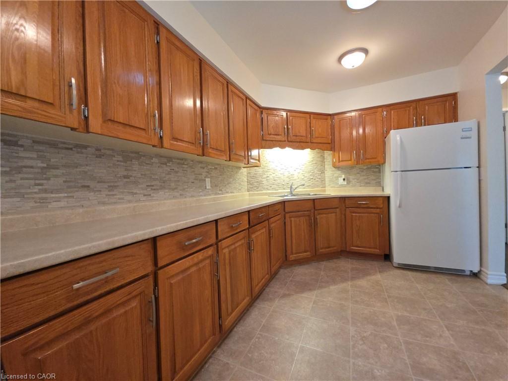 1 Szollosy Circle, Hamilton, ON - Indoor Photo Showing Kitchen