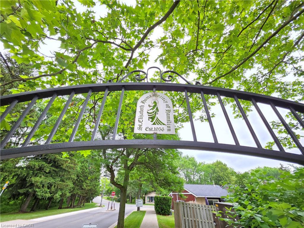 1 Szollosy Circle, Hamilton, ON - Outdoor