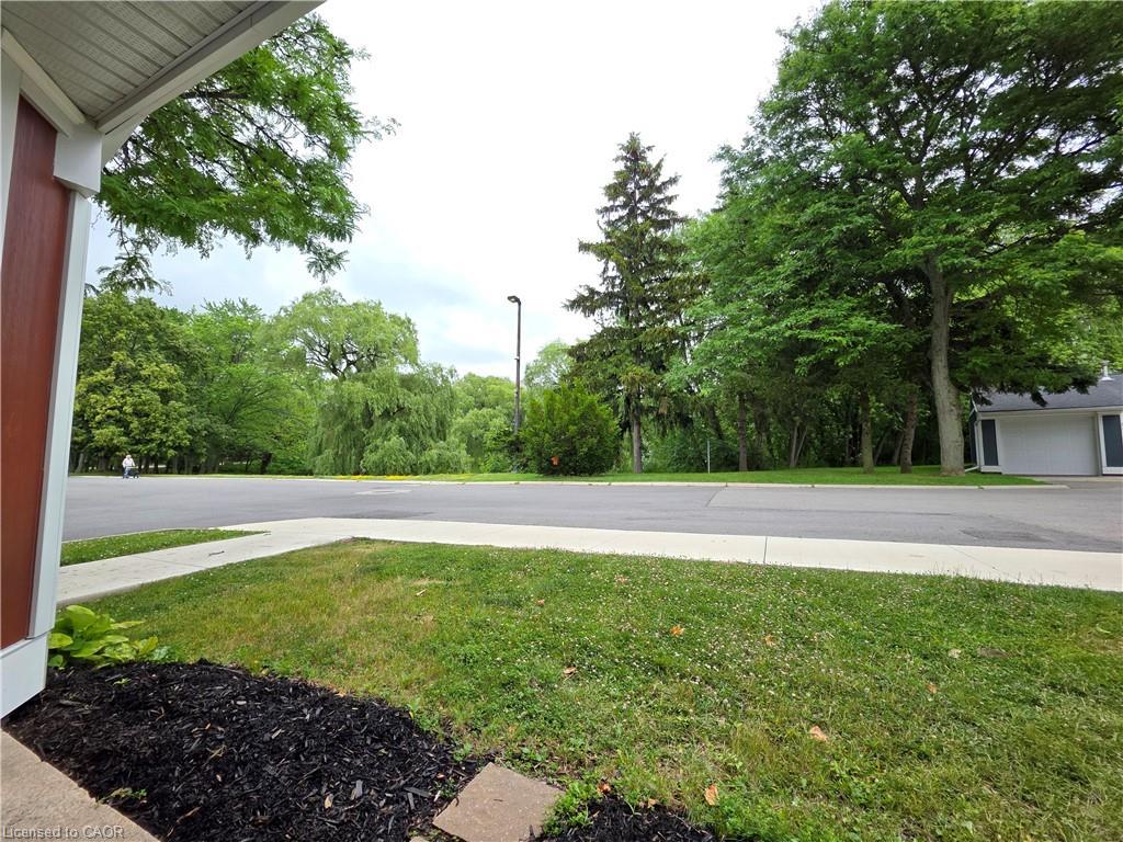 1 Szollosy Circle, Hamilton, ON - Outdoor