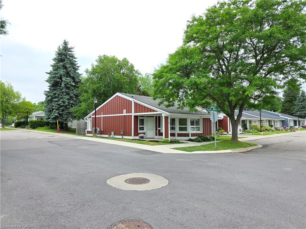 1 Szollosy Circle, Hamilton, ON - Outdoor