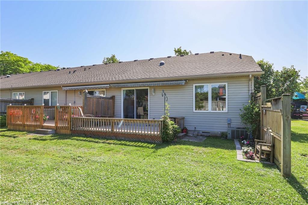 27-303 Central Avenue, Grimsby, ON - Outdoor With Deck Patio Veranda