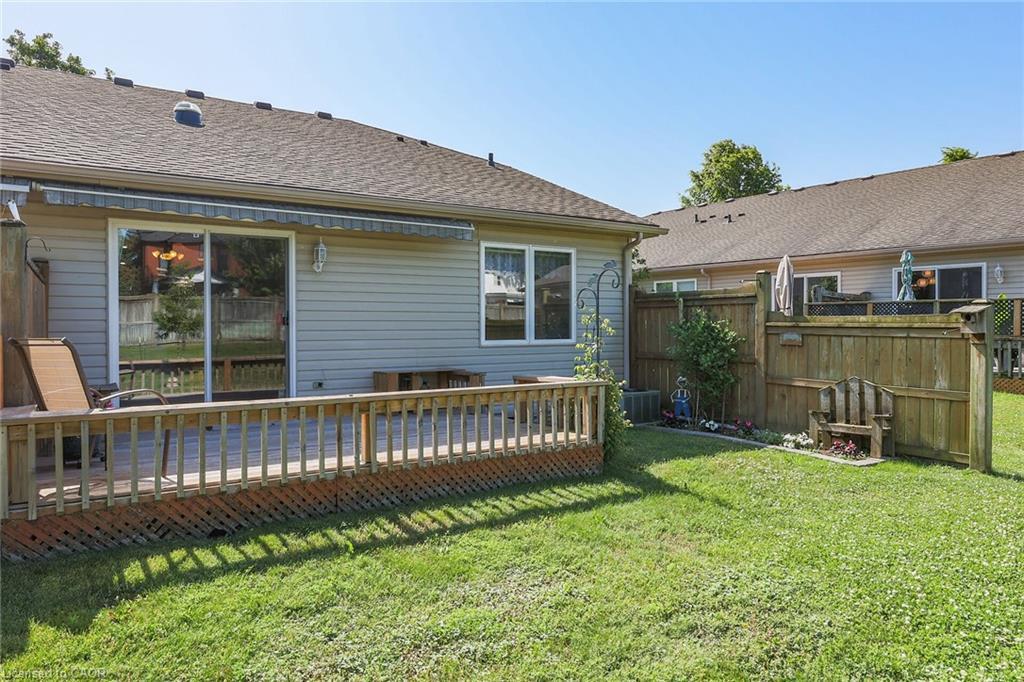 27-303 Central Avenue, Grimsby, ON - Outdoor