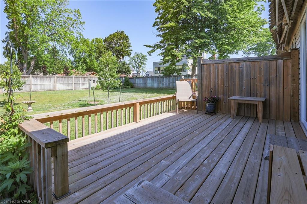 27-303 Central Avenue, Grimsby, ON - Outdoor With Deck Patio Veranda