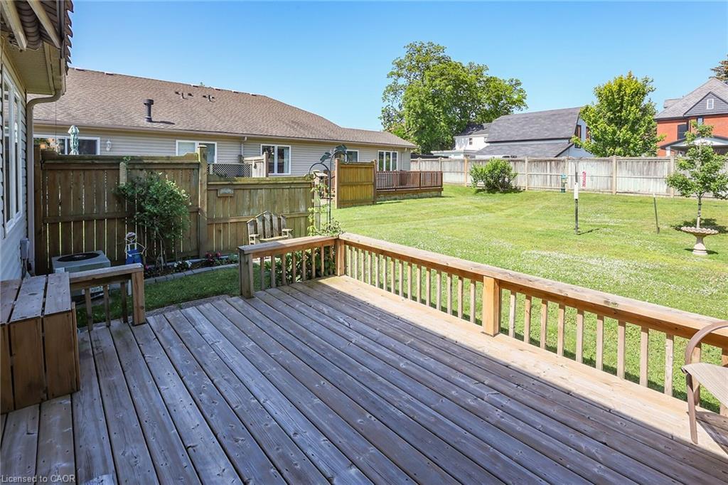 27-303 Central Avenue, Grimsby, ON - Outdoor With Deck Patio Veranda With Exterior