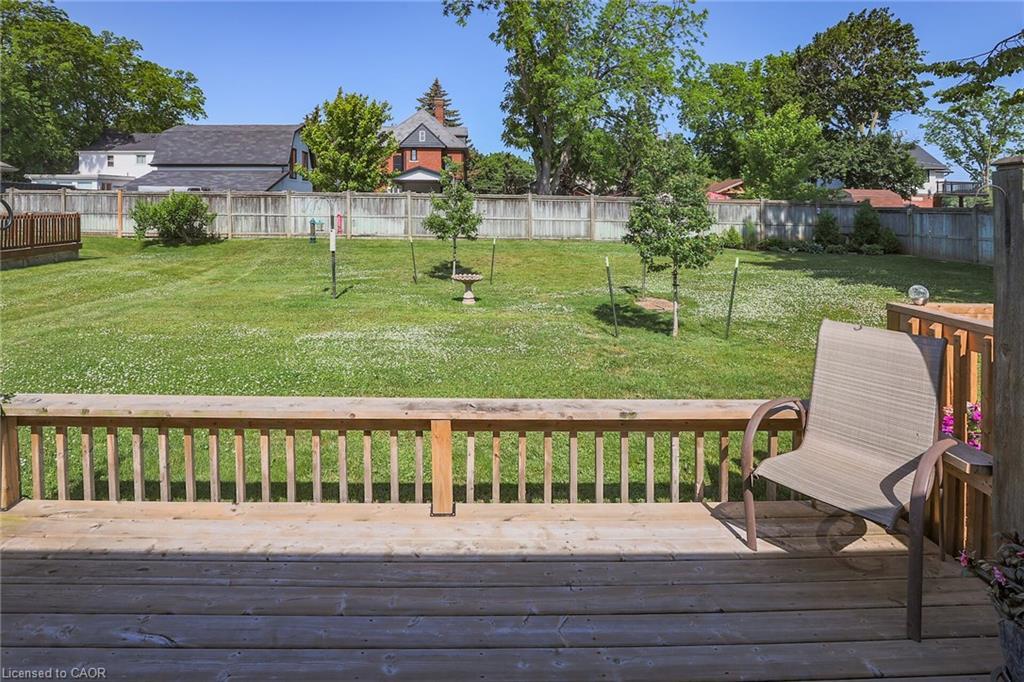 27-303 Central Avenue, Grimsby, ON - Outdoor With Deck Patio Veranda With Backyard