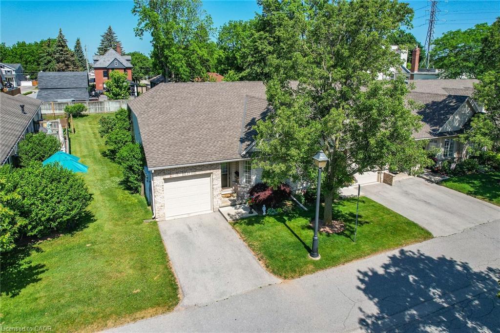 27-303 Central Avenue, Grimsby, ON - Outdoor