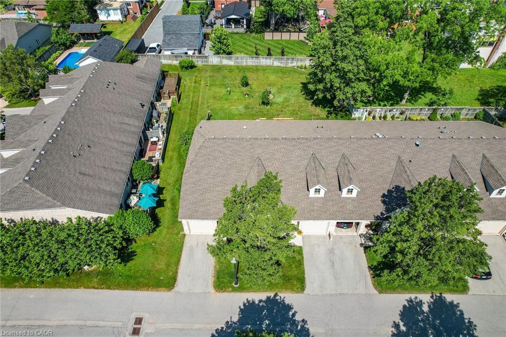 27-303 Central Avenue, Grimsby, ON - Outdoor