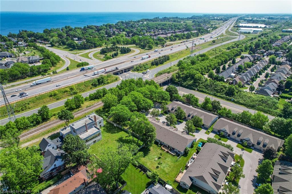 27-303 Central Avenue, Grimsby, ON - Outdoor With View