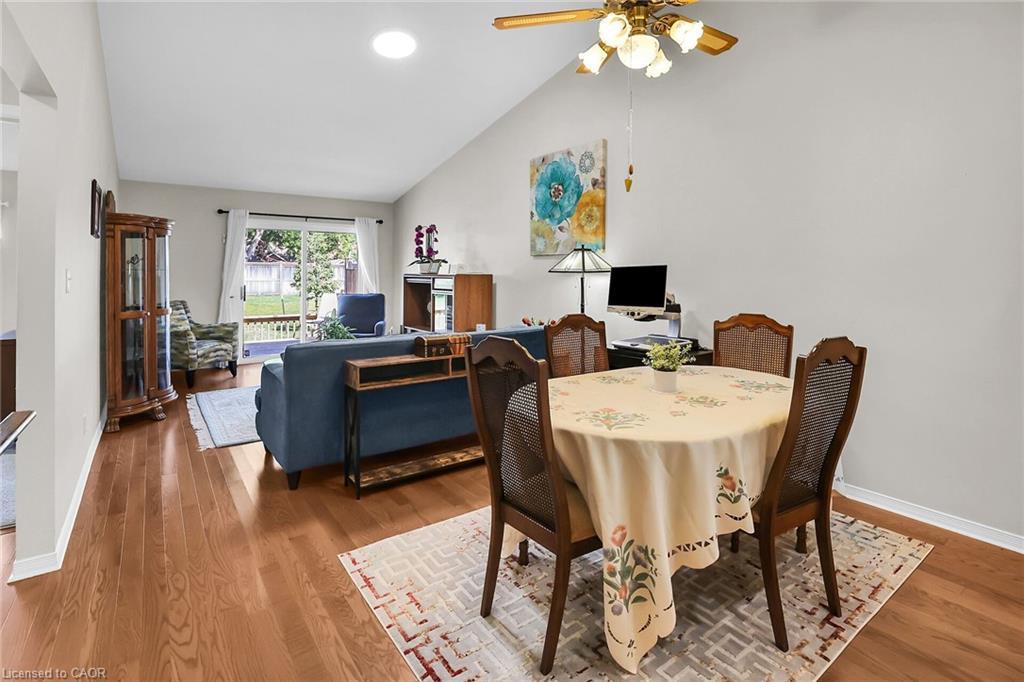 27-303 Central Avenue, Grimsby, ON - Indoor Photo Showing Dining Room