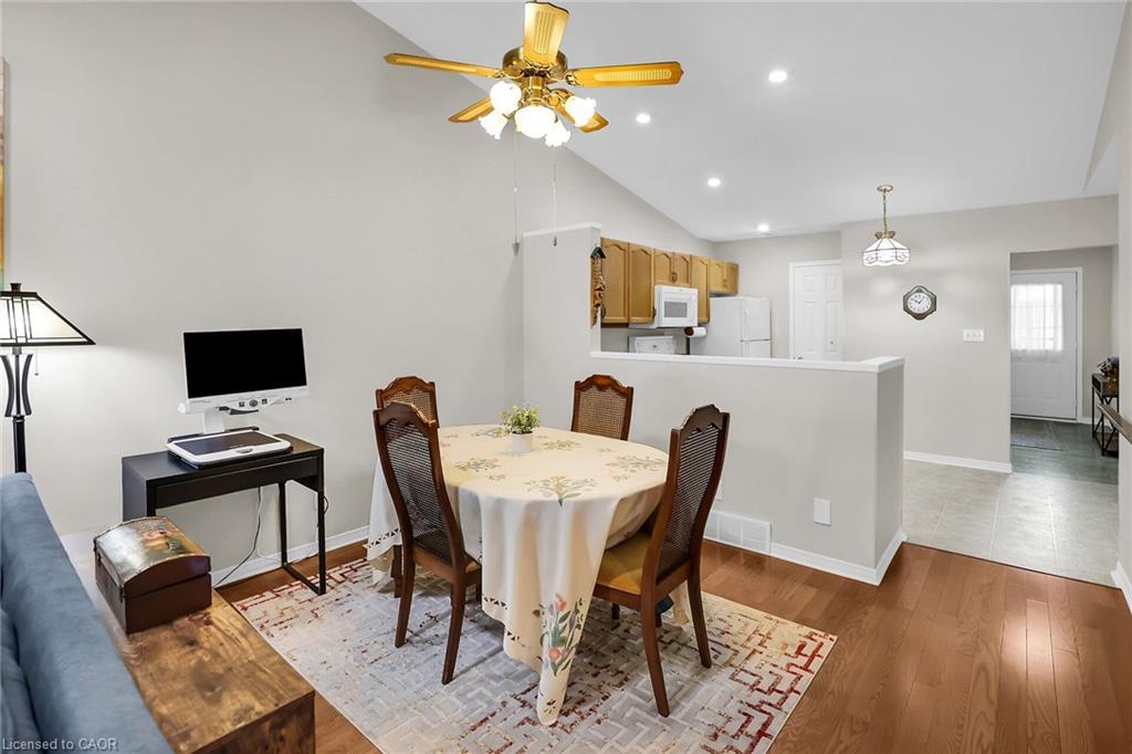 27-303 Central Avenue, Grimsby, ON - Indoor Photo Showing Dining Room