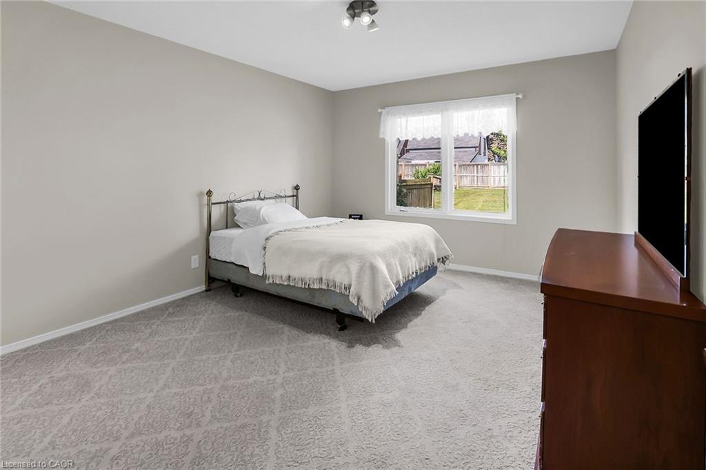 27-303 Central Avenue, Grimsby, ON - Indoor Photo Showing Bedroom