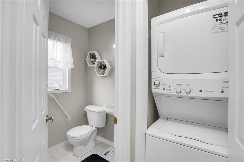 27-303 Central Avenue, Grimsby, ON - Indoor Photo Showing Laundry Room
