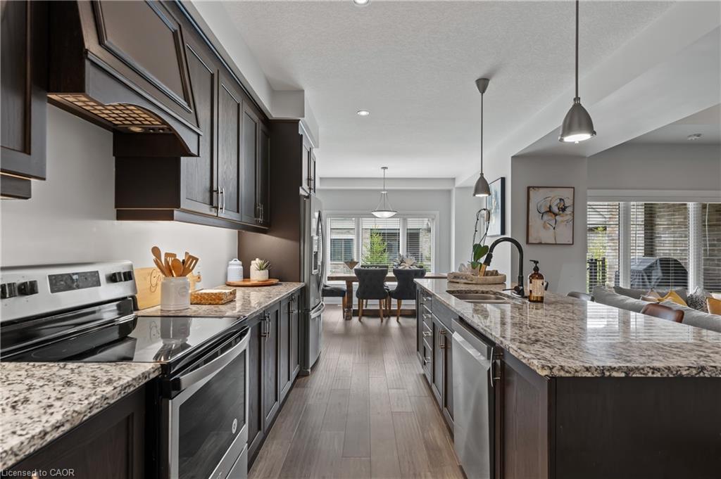 21-271 Grey Silo Road, Waterloo, ON - Indoor Photo Showing Kitchen With Double Sink With Upgraded Kitchen