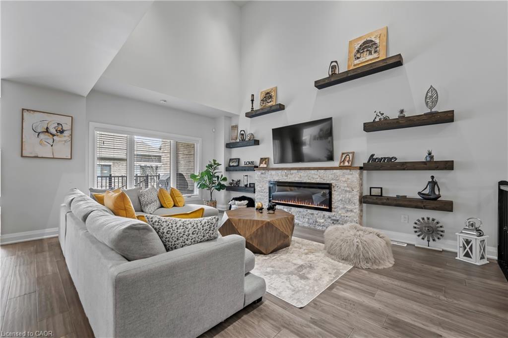 21-271 Grey Silo Road, Waterloo, ON - Indoor Photo Showing Living Room With Fireplace