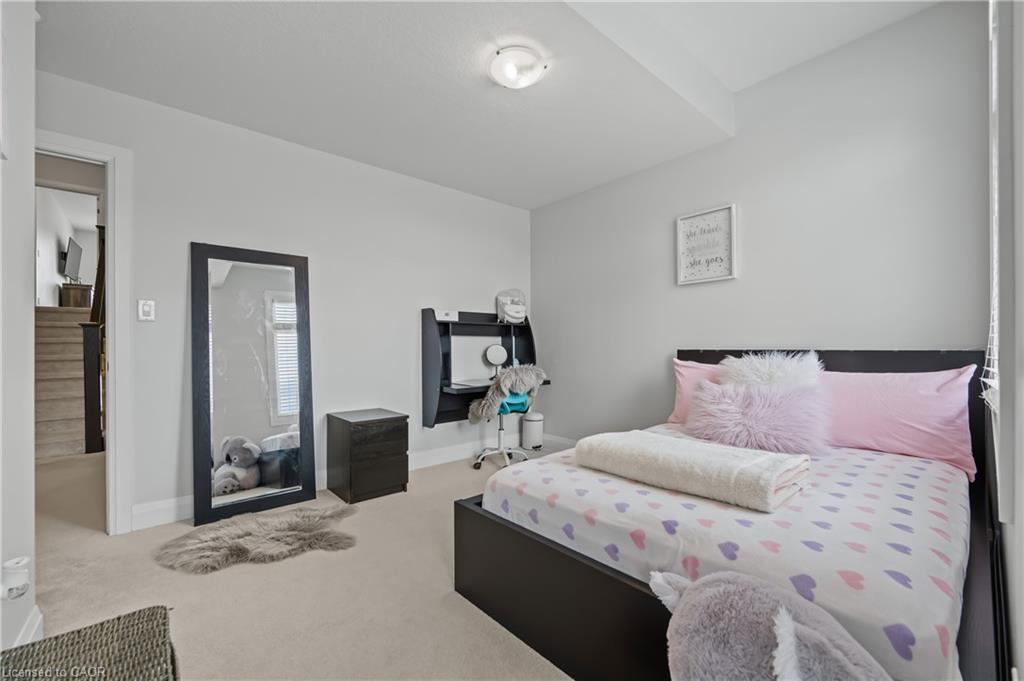21-271 Grey Silo Road, Waterloo, ON - Indoor Photo Showing Bedroom