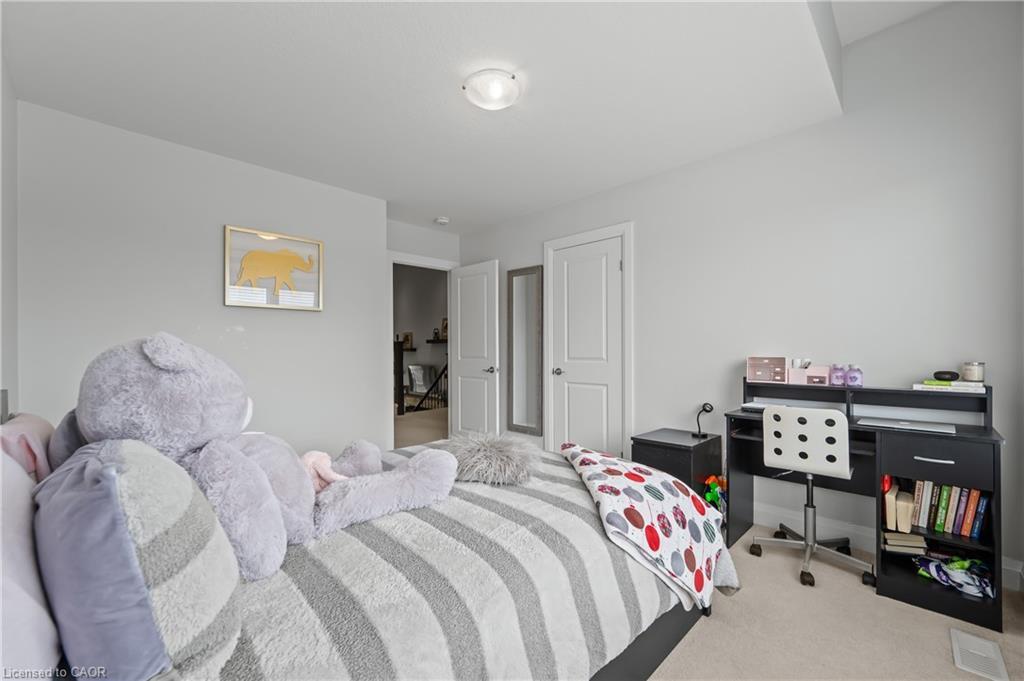 21-271 Grey Silo Road, Waterloo, ON - Indoor Photo Showing Bedroom