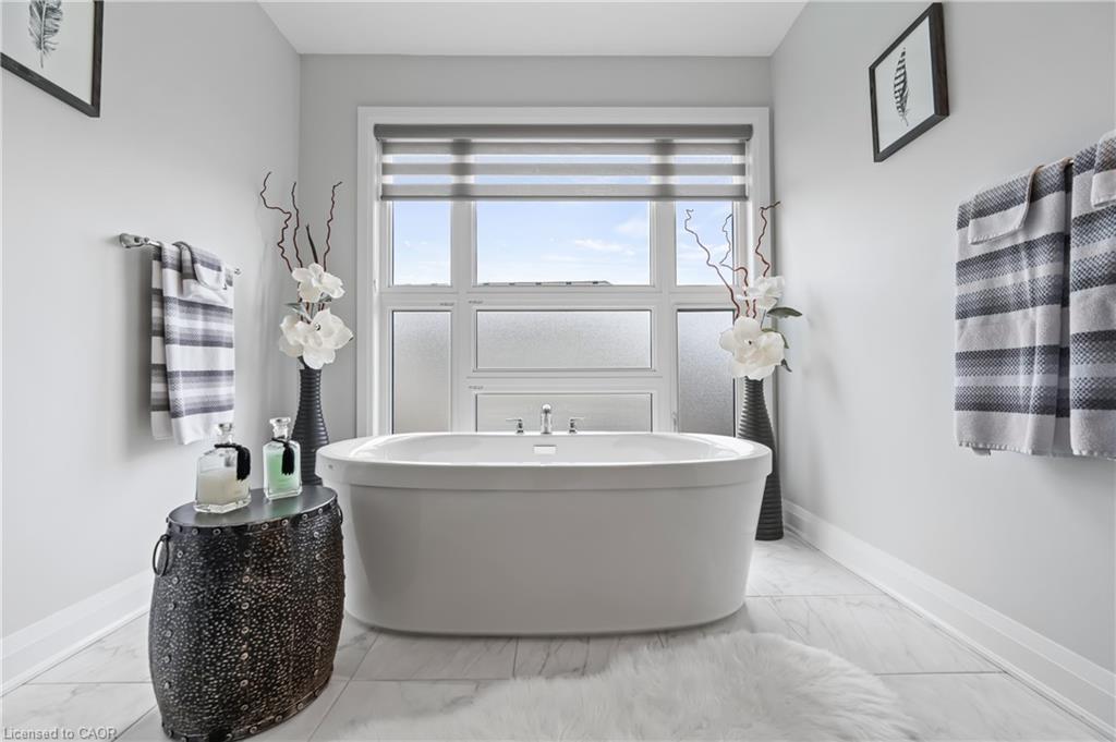 21-271 Grey Silo Road, Waterloo, ON - Indoor Photo Showing Bathroom