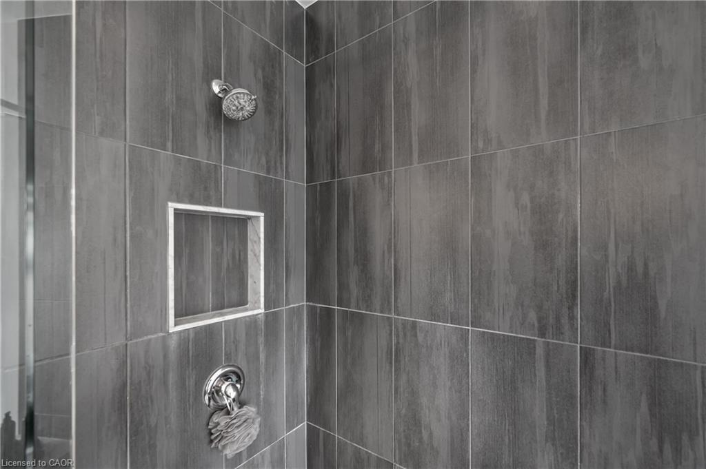 21-271 Grey Silo Road, Waterloo, ON - Indoor Photo Showing Bathroom