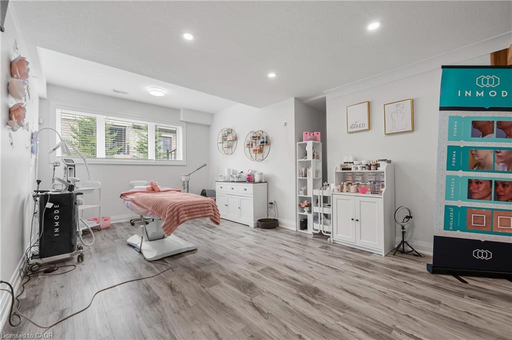 21-271 Grey Silo Road, Waterloo, ON - Indoor Photo Showing Bedroom