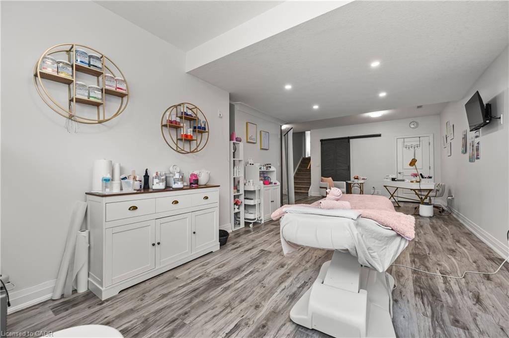 21-271 Grey Silo Road, Waterloo, ON - Indoor