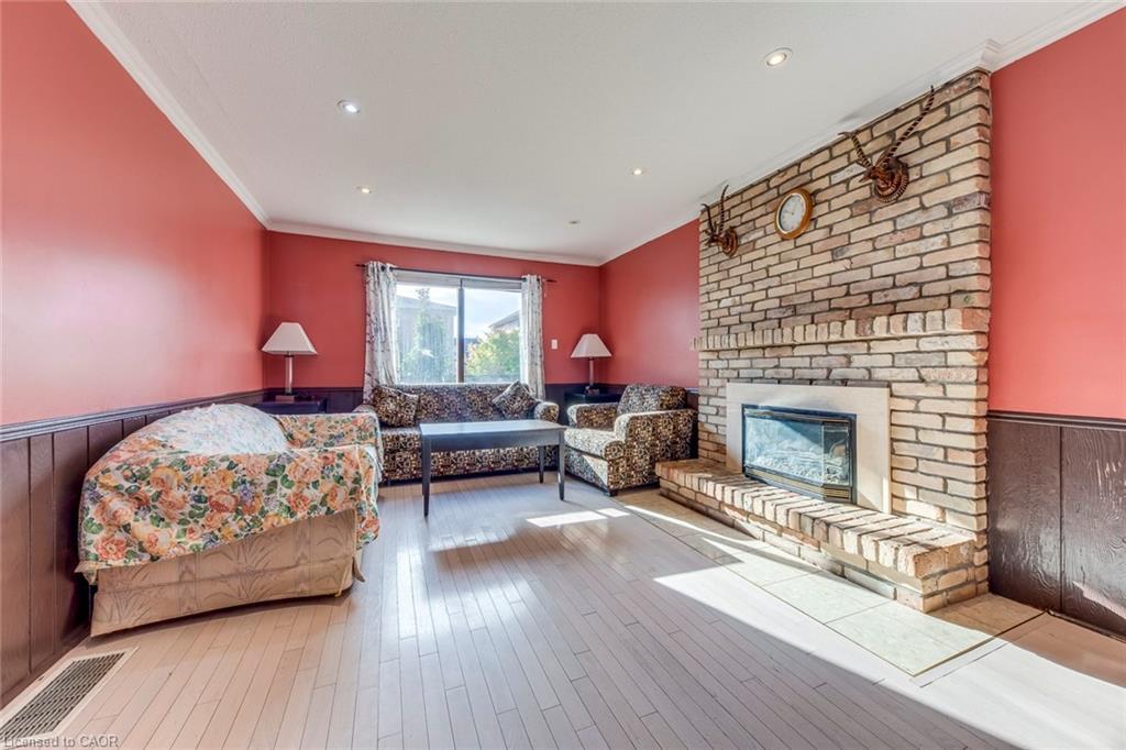 3346 Palmer Drive, Burlington, ON - Indoor Photo Showing Living Room With Fireplace