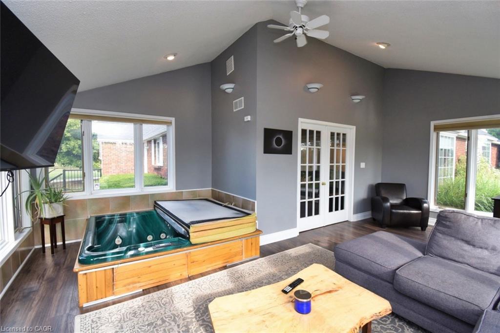 1284 Highway 54 Highway, Haldimand, ON - Indoor Photo Showing Living Room