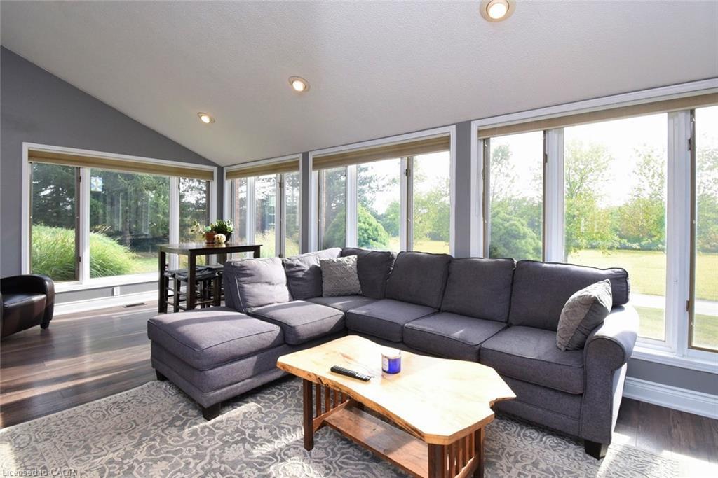 1284 Highway 54 Highway, Haldimand, ON - Indoor Photo Showing Living Room