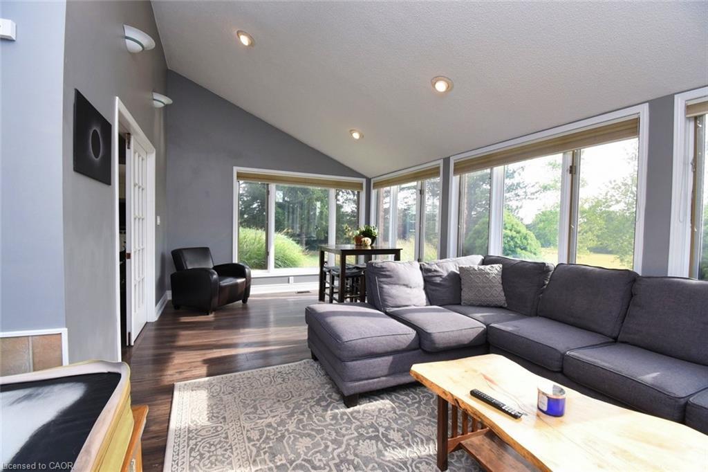 1284 Highway 54 Highway, Haldimand, ON - Indoor Photo Showing Living Room