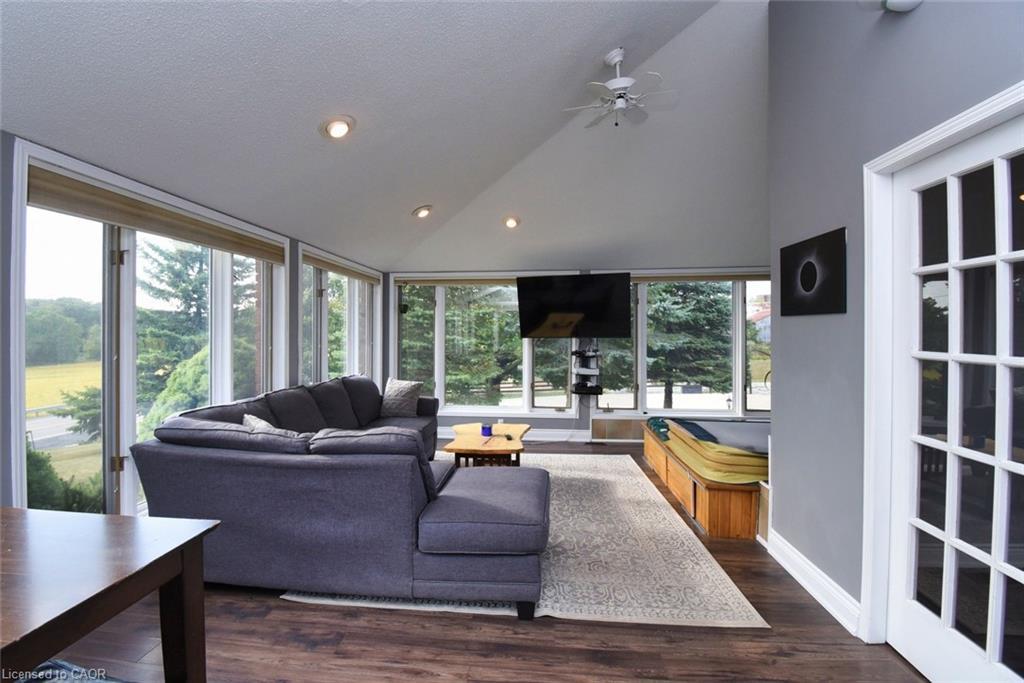 1284 Highway 54 Highway, Haldimand, ON - Indoor Photo Showing Living Room