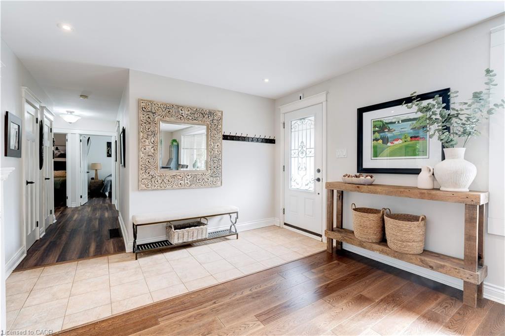 4391 Lakeshore Road, Burlington, ON - Indoor